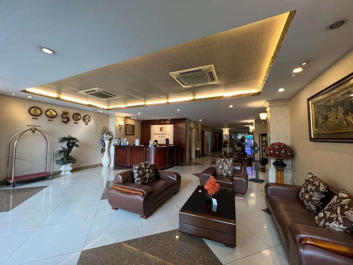 White Lion Hotel Хошимін Екстер'єр фото