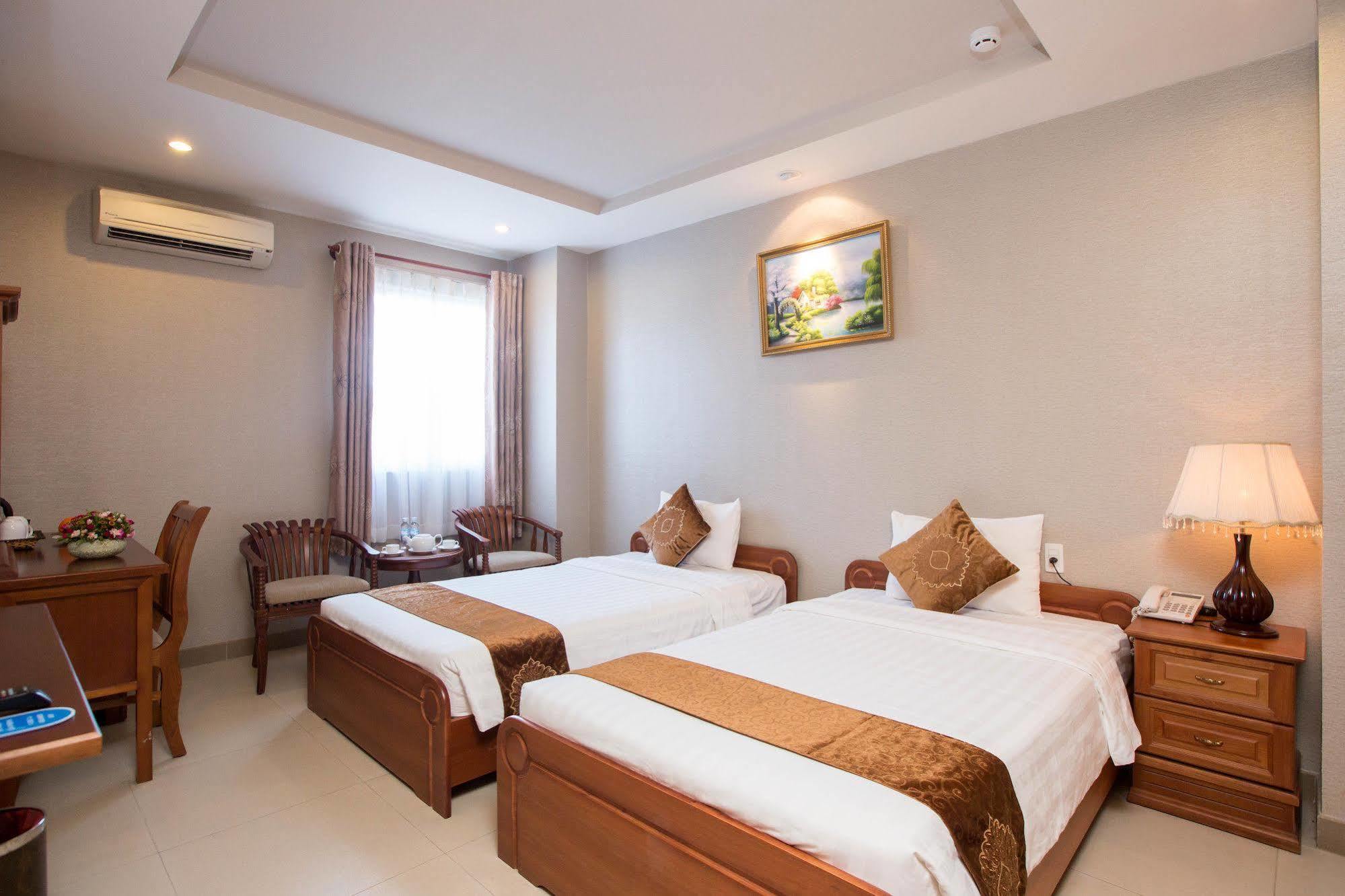 White Lion Hotel Хошимін Екстер'єр фото